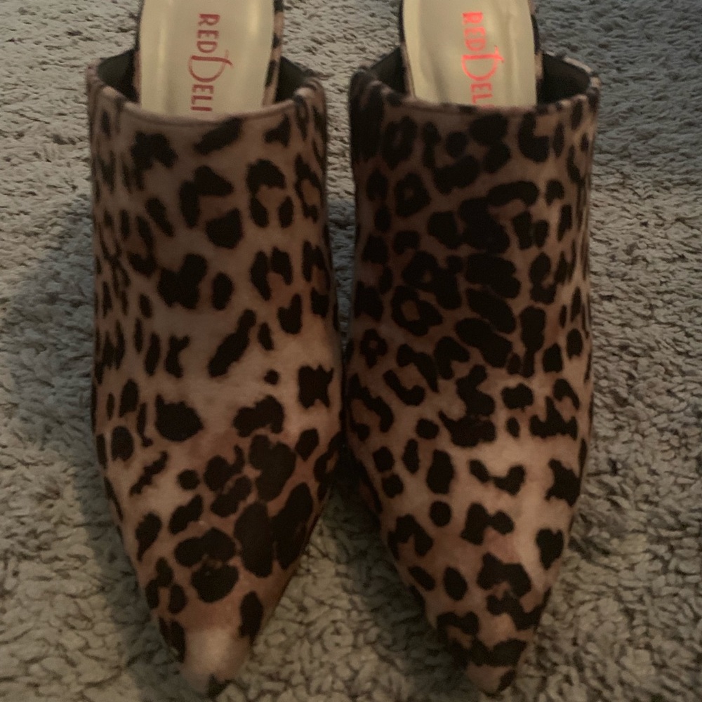 Leopard print mules